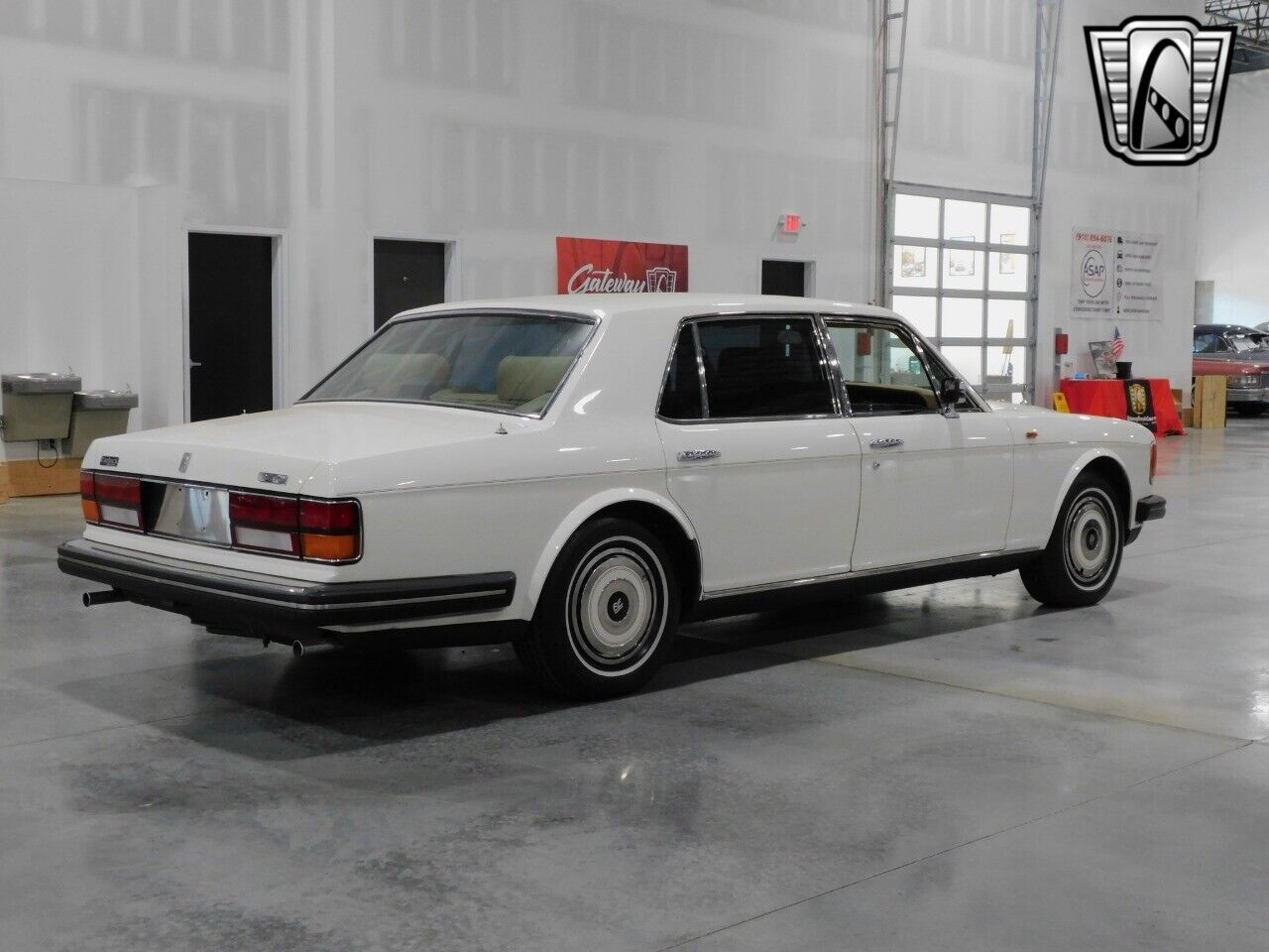 Rolls-Royce-Silver-SpiritSpurDawn-Berline-1986-White-Tan-25466-4