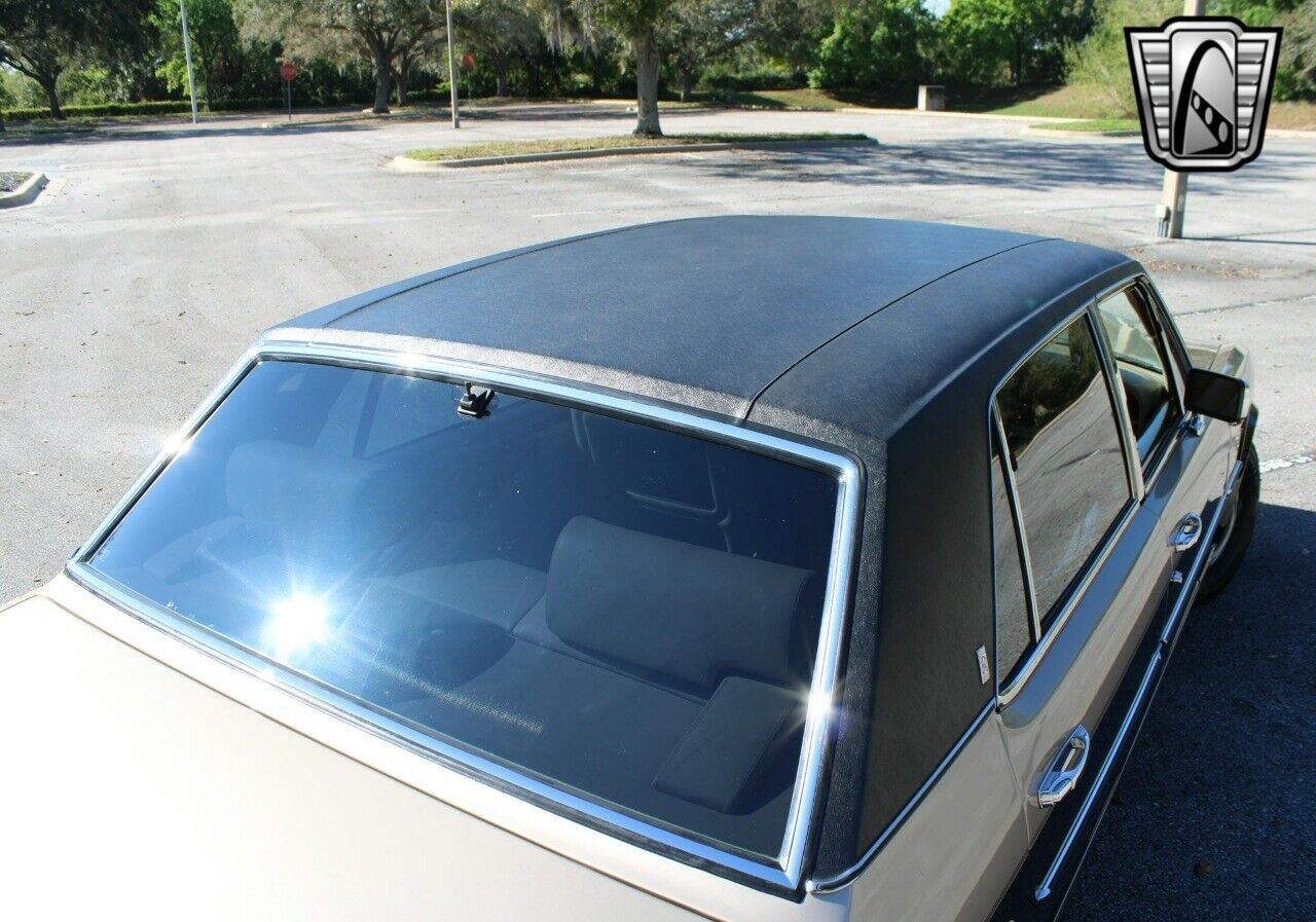 Rolls-Royce-Silver-SpiritSpurDawn-Berline-1987-Black-Tan-100071-11