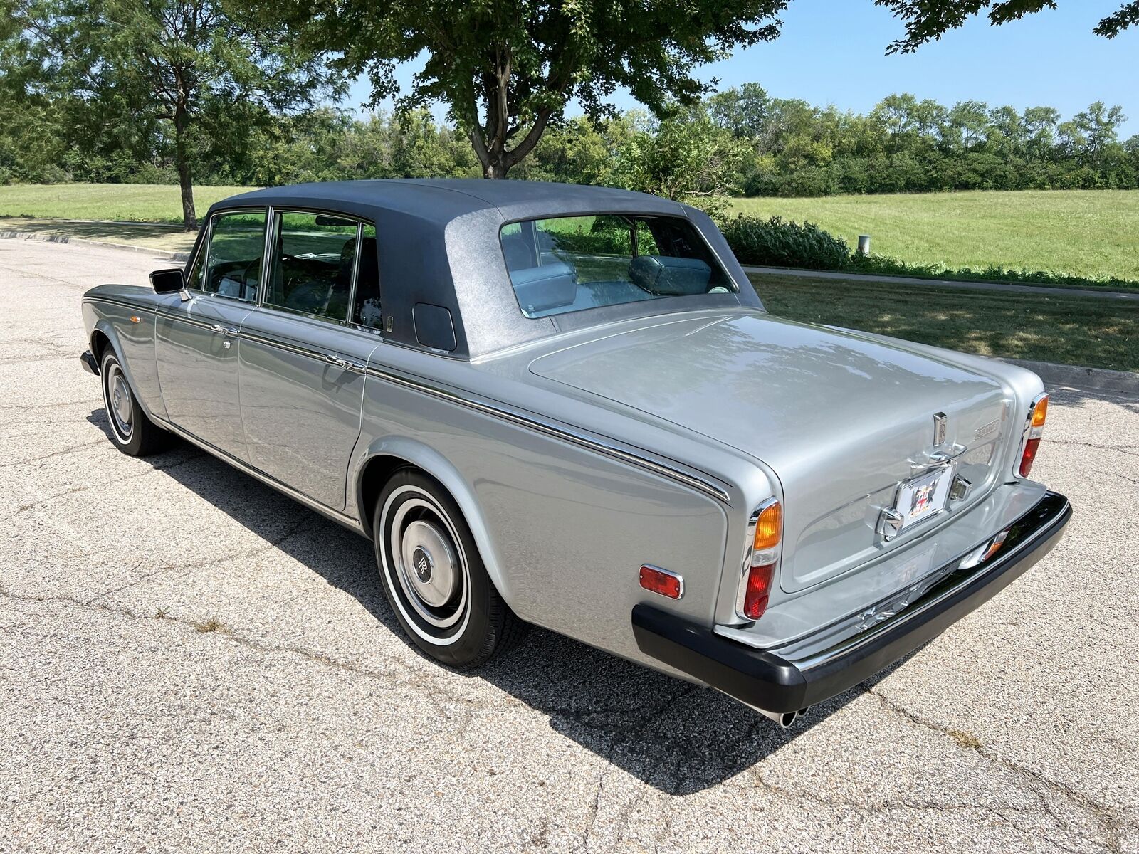 Rolls-Royce-Silver-Wraith-II-1977-Gray-Blue-58419-11