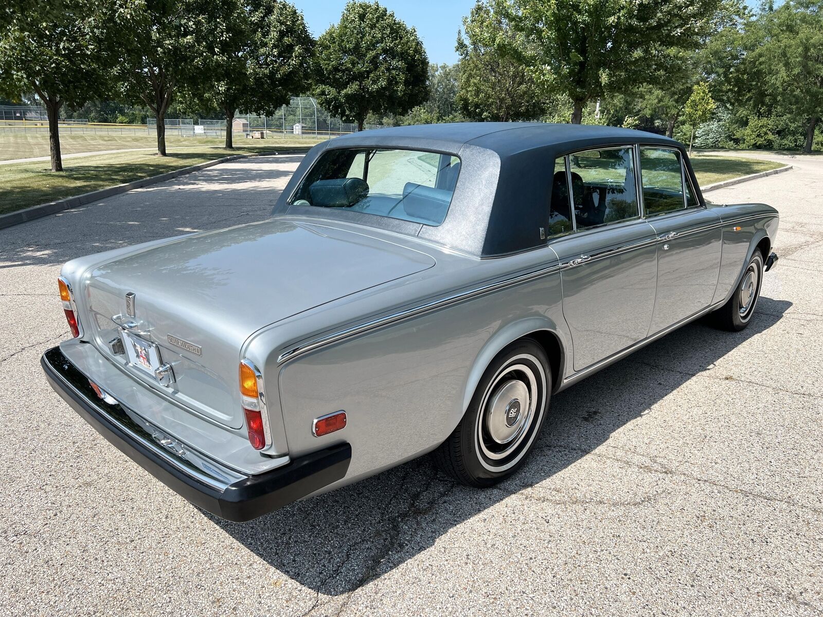 Rolls-Royce-Silver-Wraith-II-1977-Gray-Blue-58419-15