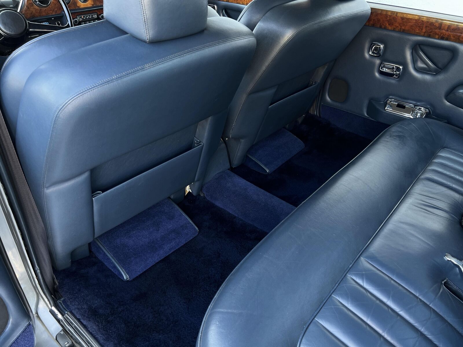 Rolls-Royce-Silver-Wraith-II-1977-Gray-Blue-58419-24