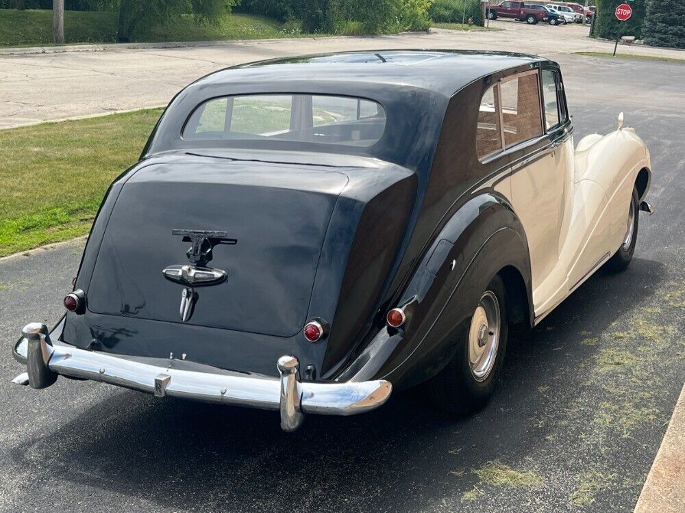 Rolls-Royce-Silver-wraith-1956-Black-Tan-0-3