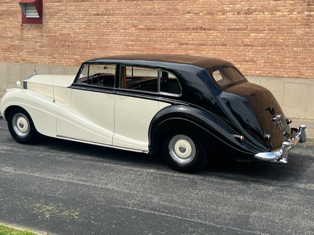 Rolls-Royce-Silver-wraith-1956-Black-Tan-0-4