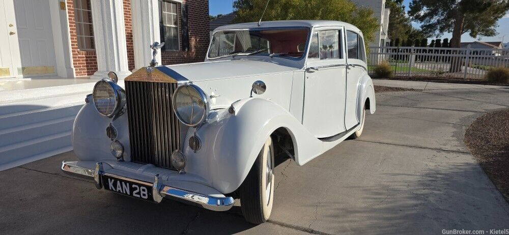 Rolls-Royce-Wraith-Limousine-1948-White-Red-32187-1