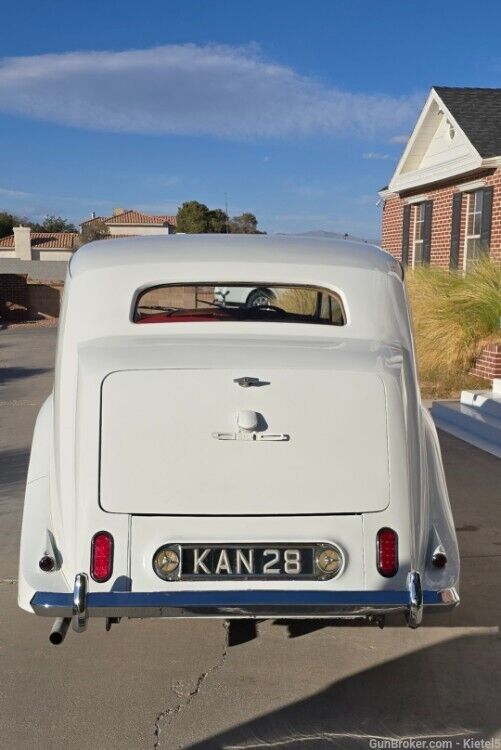 Rolls-Royce-Wraith-Limousine-1948-White-Red-32187-11