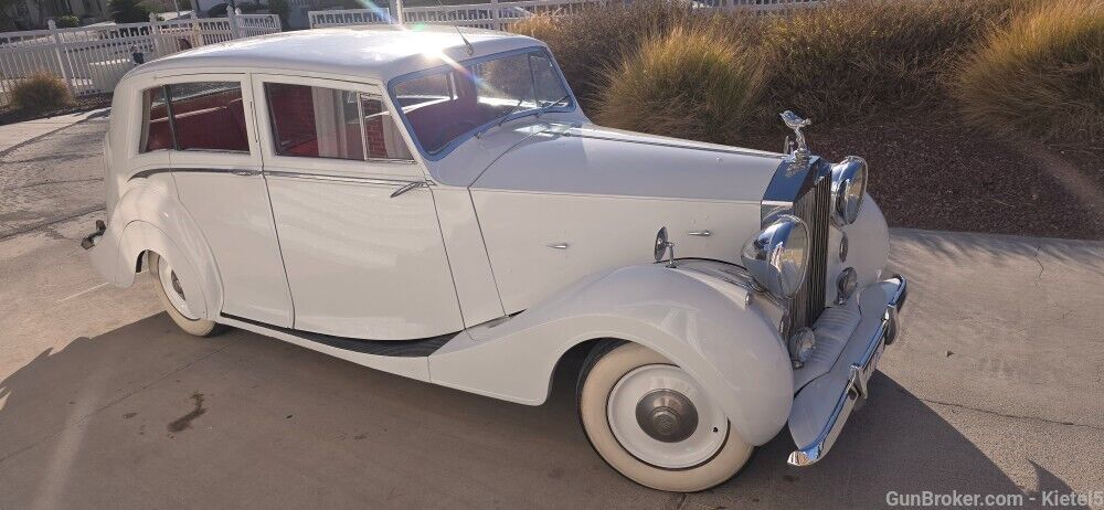 Rolls-Royce-Wraith-Limousine-1948-White-Red-32187-17