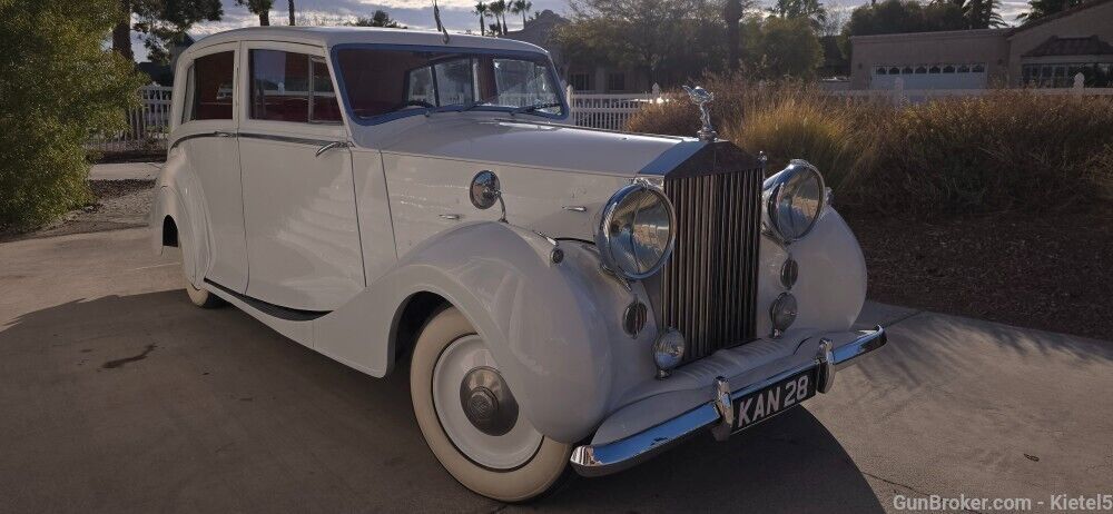 Rolls-Royce-Wraith-Limousine-1948-White-Red-32187-18