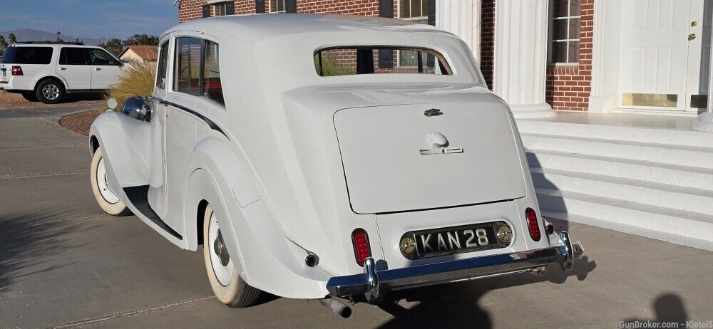 Rolls-Royce-Wraith-Limousine-1948-White-Red-32187-6