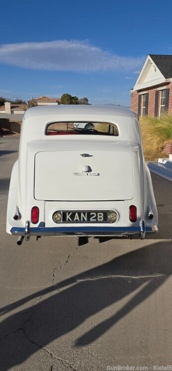 Rolls-Royce-Wraith-Limousine-1948-White-Red-32187-7