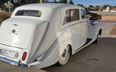 Rolls-Royce-Wraith-Limousine-1948-White-Red-32187-8