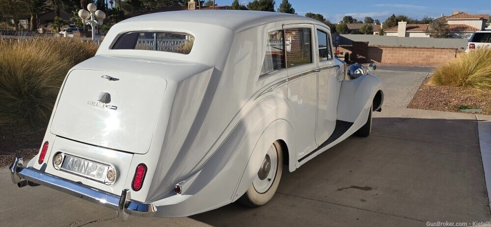 Rolls-Royce-Wraith-Limousine-1948-White-Red-32187-8