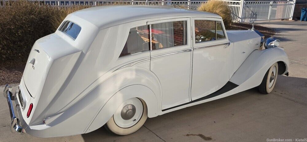 Rolls-Royce-Wraith-Limousine-1948-White-Red-32187-9