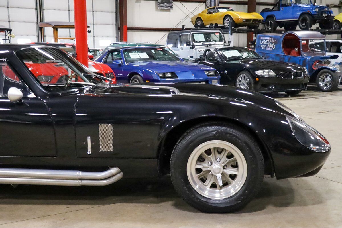 Shelby-Daytona-Coupe-1965-Black-Black-40911-10