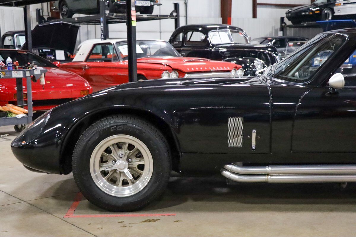 Shelby-Daytona-Coupe-1965-Black-Black-40911-2