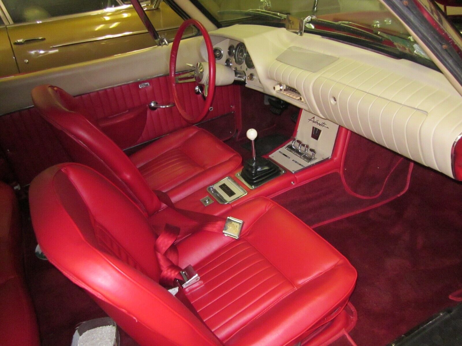 Studebaker-Avanti-Coupe-1963-Red-Red-0-3