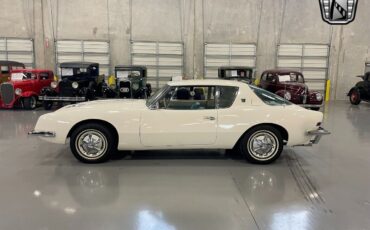 Studebaker-Avanti-Coupe-1963-White-Tan-136046-3