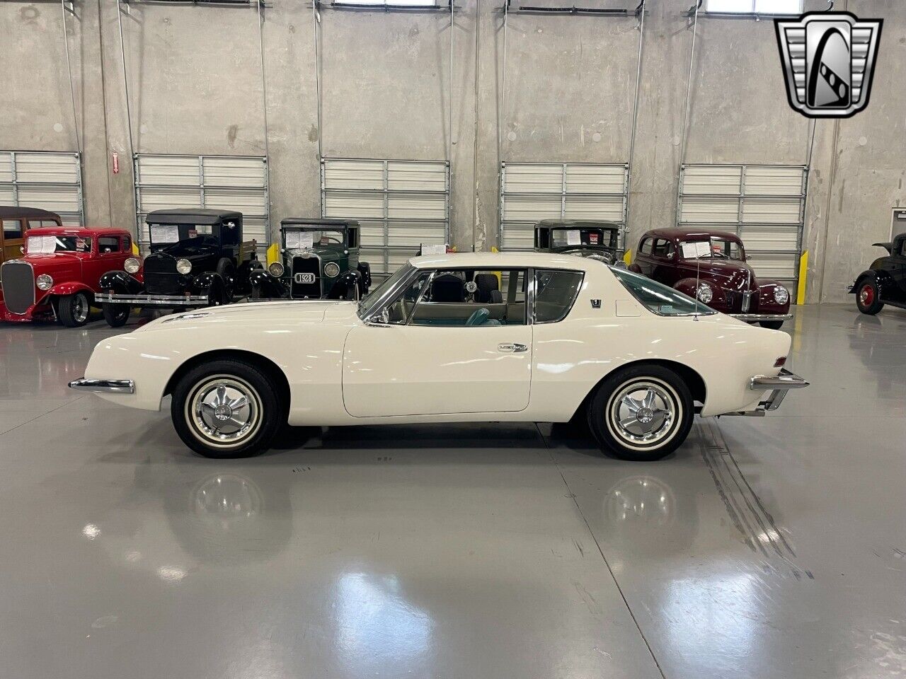 Studebaker-Avanti-Coupe-1963-White-Tan-136046-3