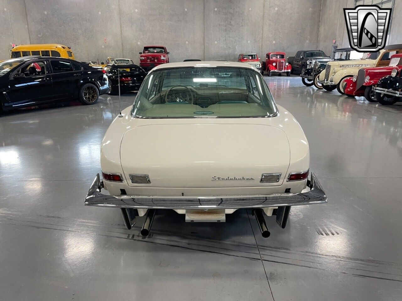 Studebaker-Avanti-Coupe-1963-White-Tan-136046-4