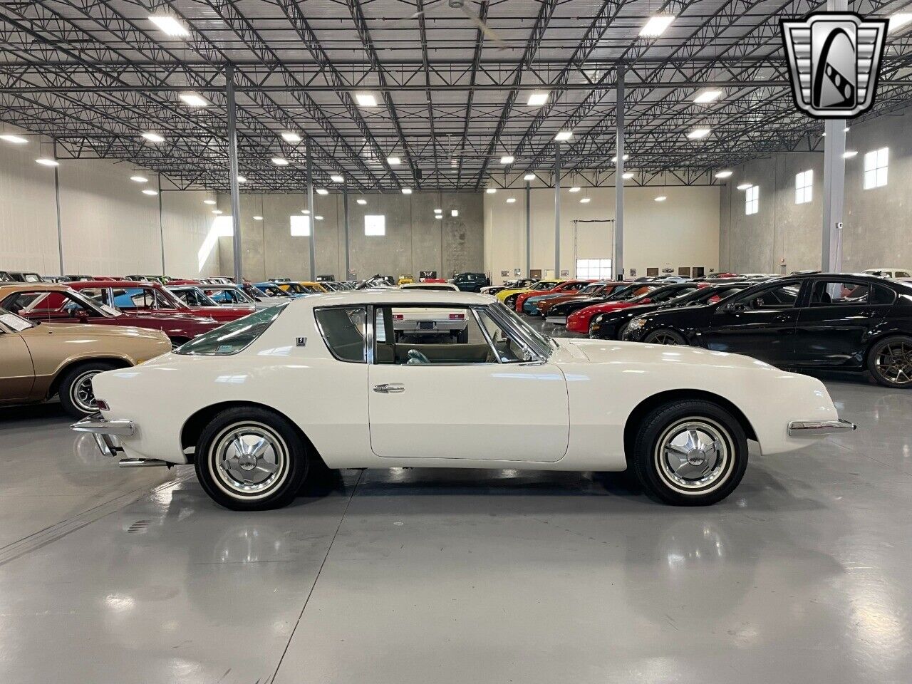 Studebaker-Avanti-Coupe-1963-White-Tan-136046-5