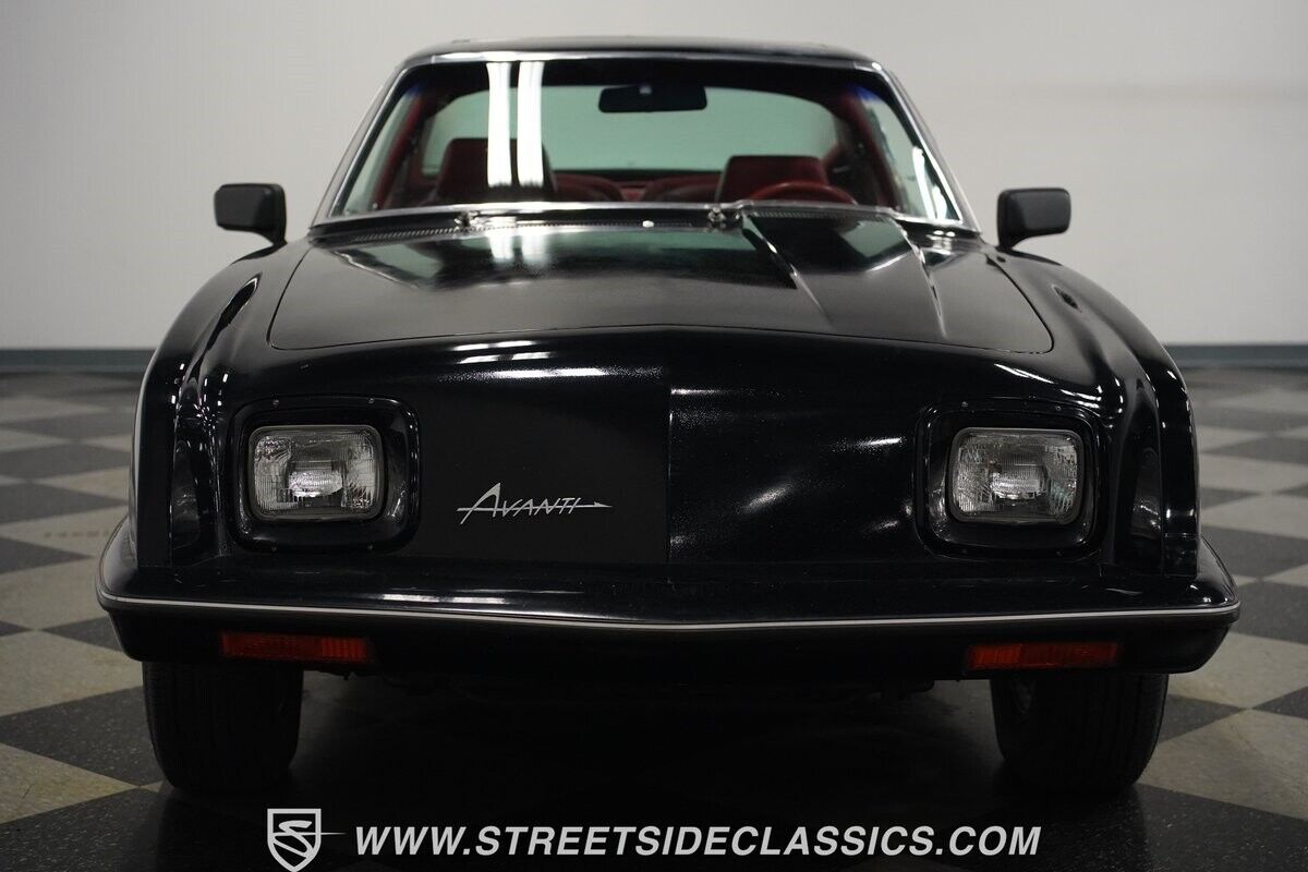 Studebaker-Avanti-Coupe-1984-Black-Red-22053-5