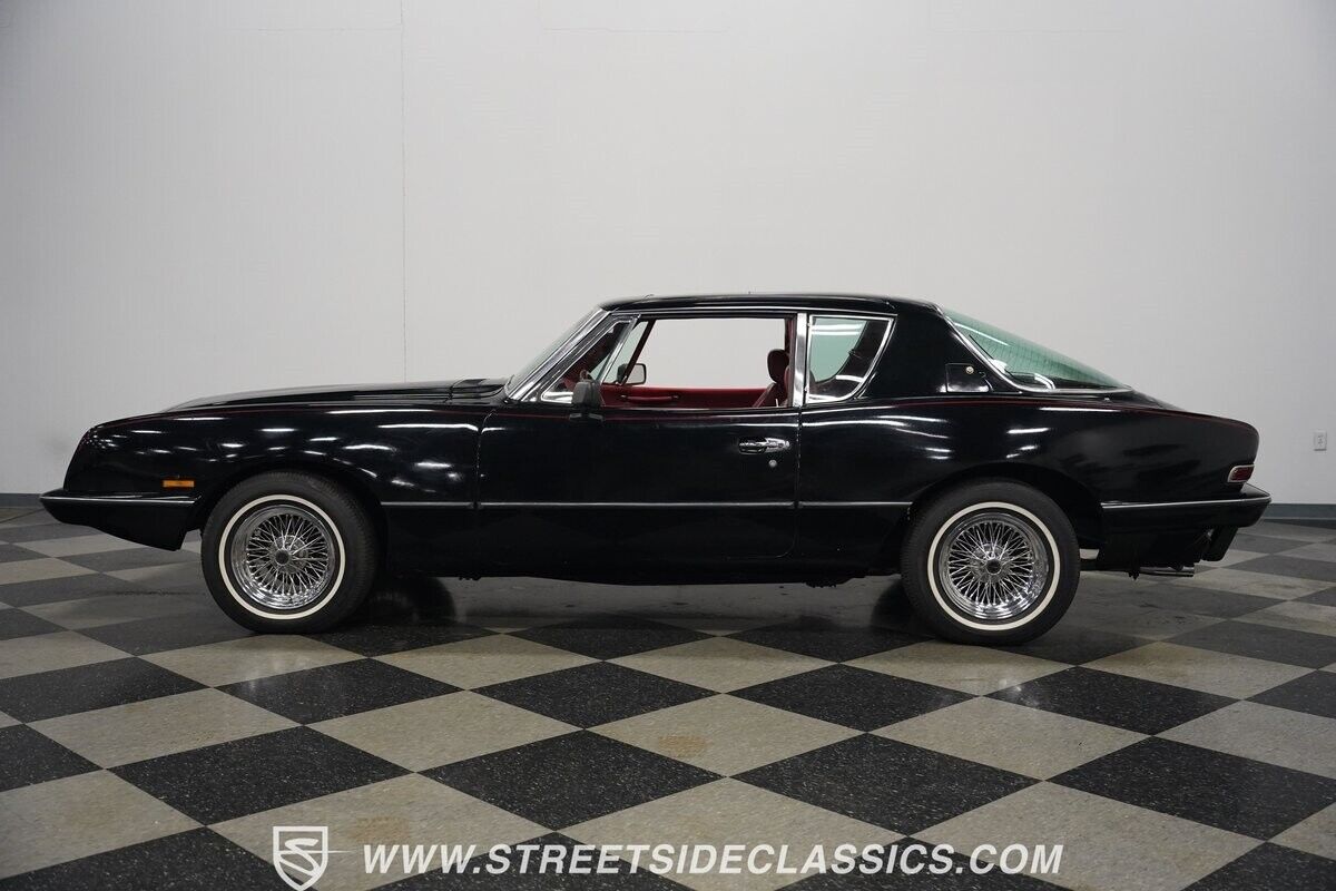 Studebaker-Avanti-Coupe-1984-Black-Red-22053-9