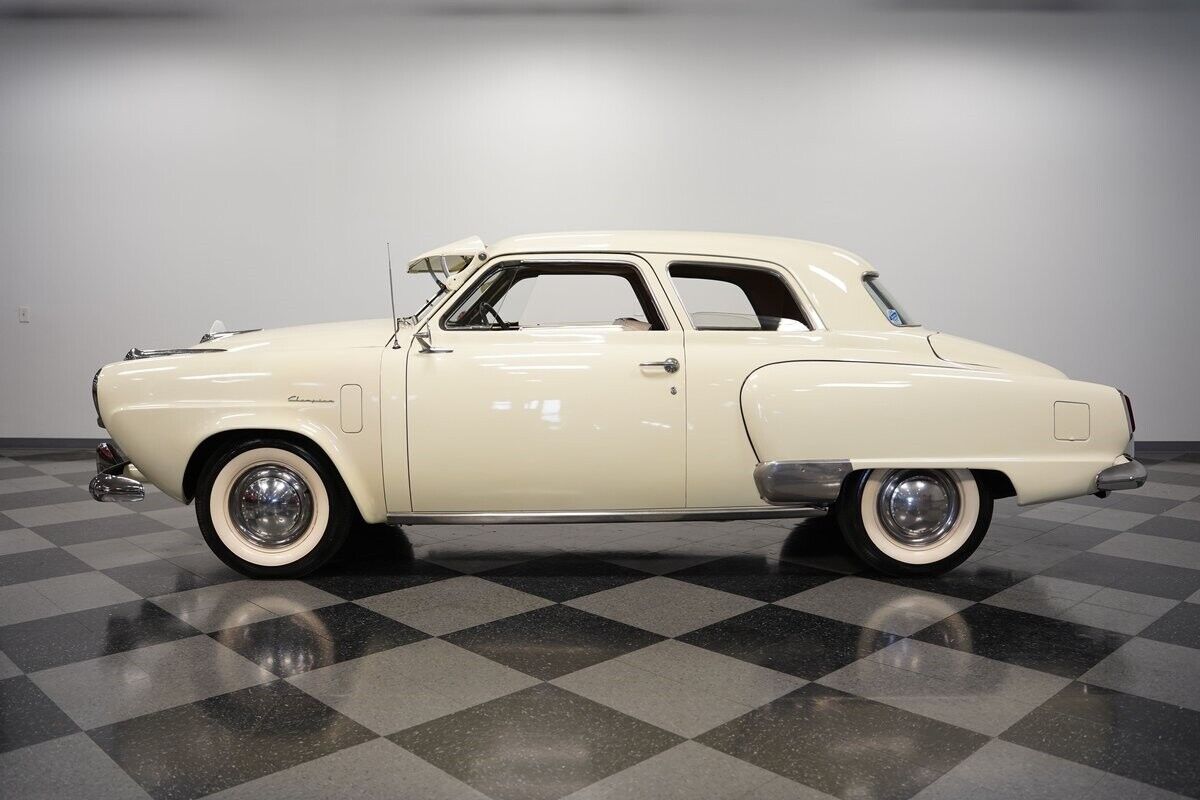 Studebaker-Champion-Coupe-1950-White-Gray-79508-7