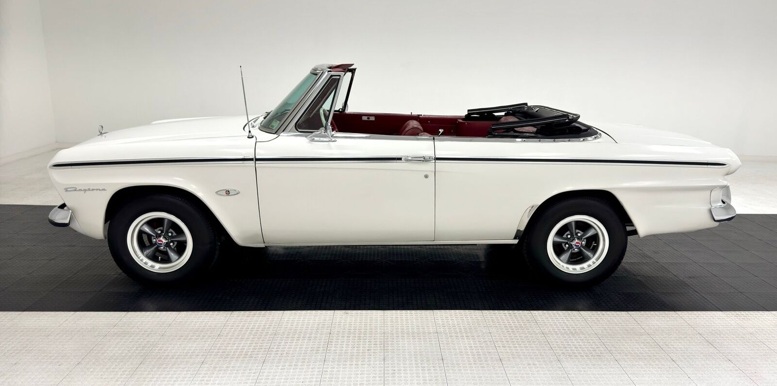 Studebaker-Daytona-Cabriolet-1964-White-Red-52267-3