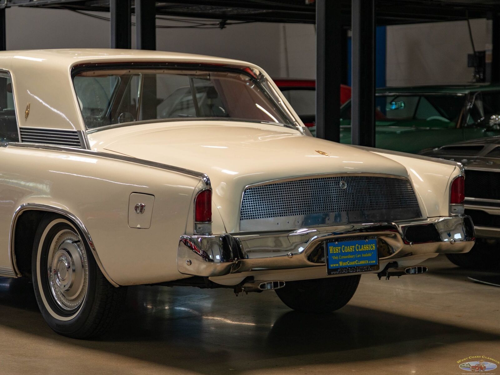 Studebaker-Gran-Turismo-Hawk-1962-White-Red-160732-22