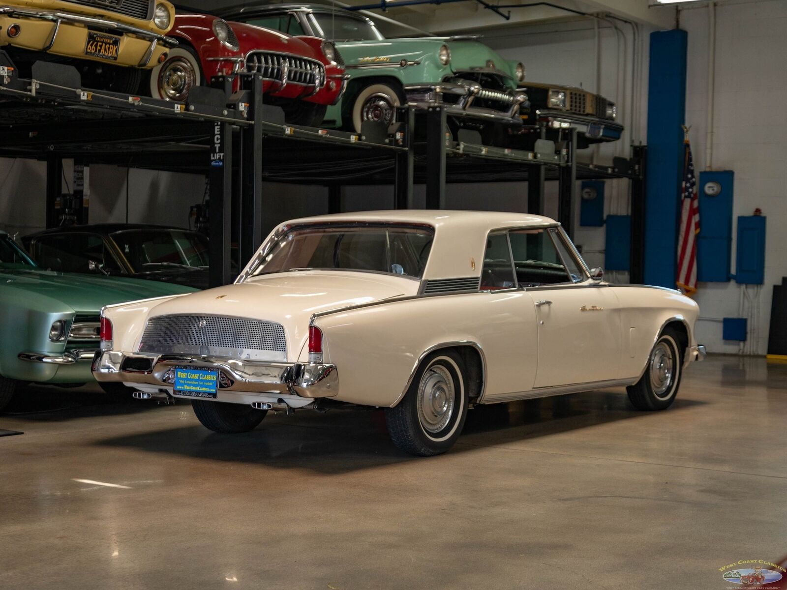 Studebaker-Gran-Turismo-Hawk-1962-White-Red-160732-23