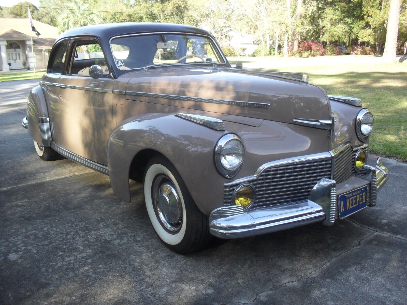 Studebaker-President-Skyway-Coupe-1942-Tan-16898-1