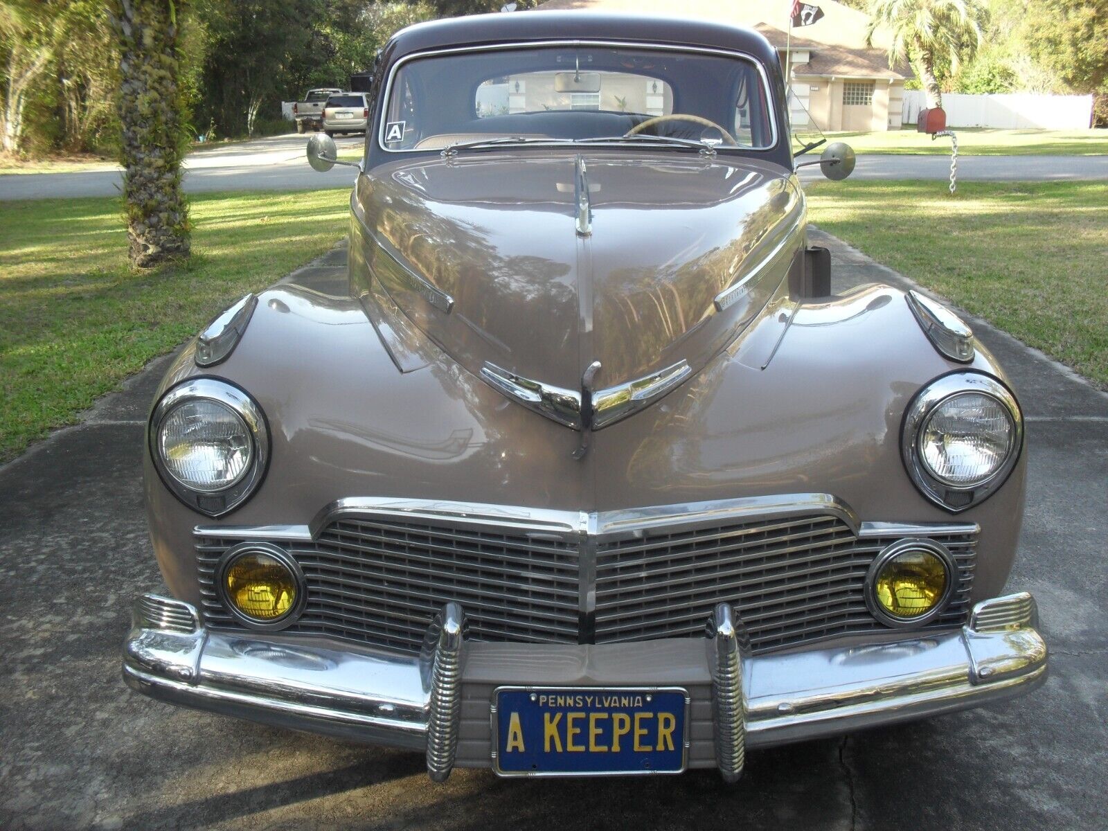 Studebaker-President-Skyway-Coupe-1942-Tan-16898-10