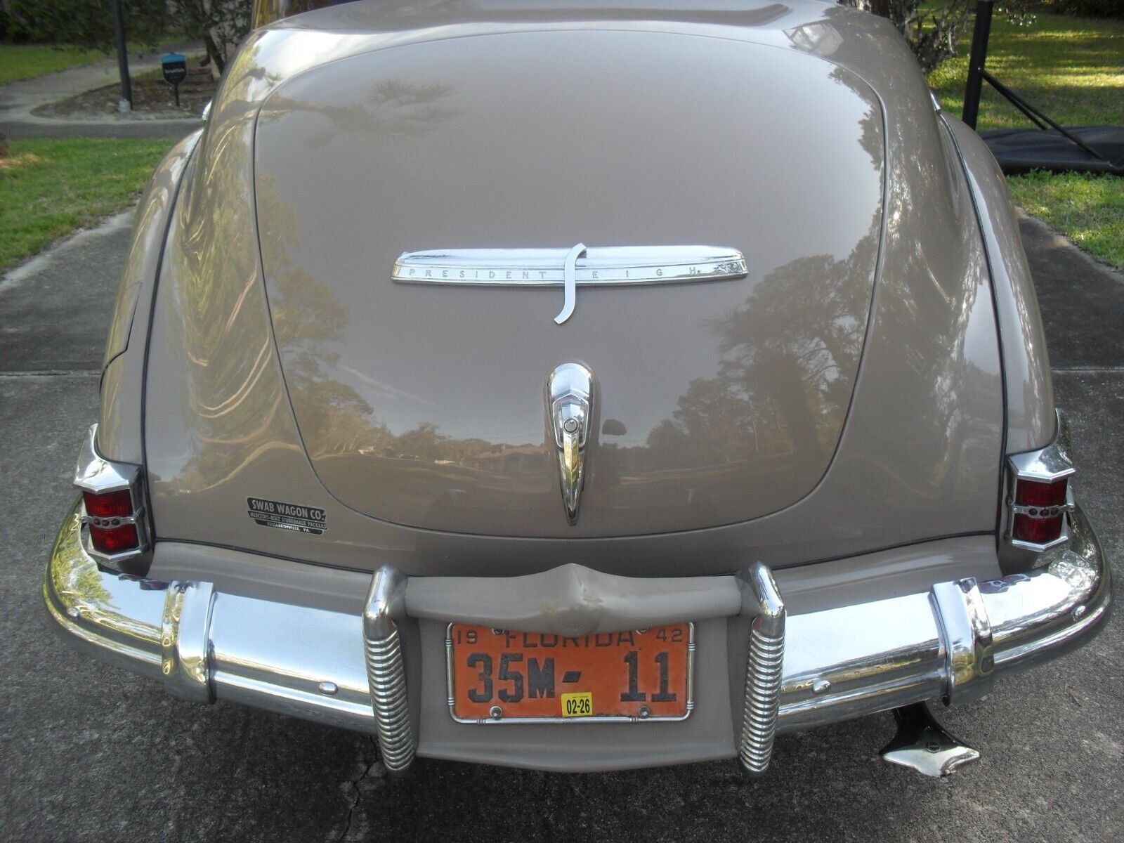 Studebaker-President-Skyway-Coupe-1942-Tan-16898-12