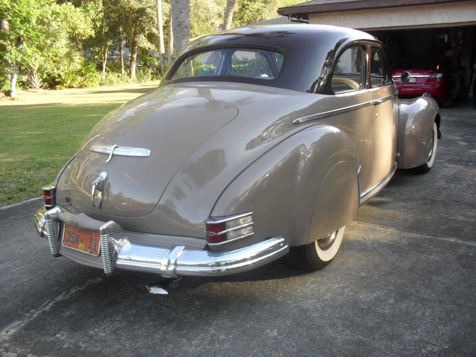 Studebaker-President-Skyway-Coupe-1942-Tan-16898-2