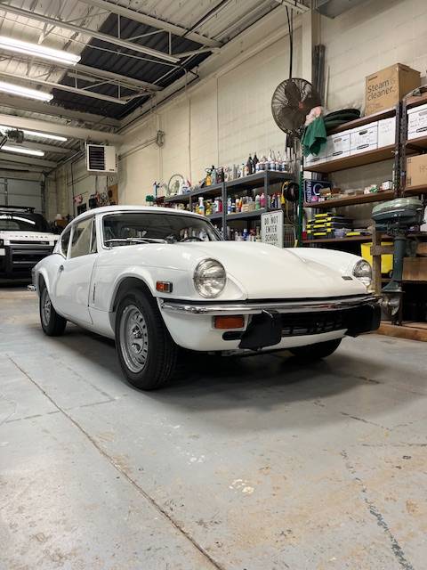 Triumph-Gt6-1972-white-87873-13