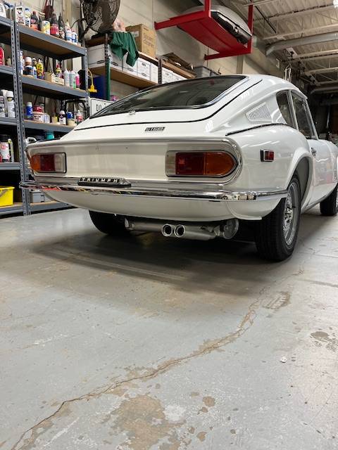 Triumph-Gt6-1972-white-87873-14