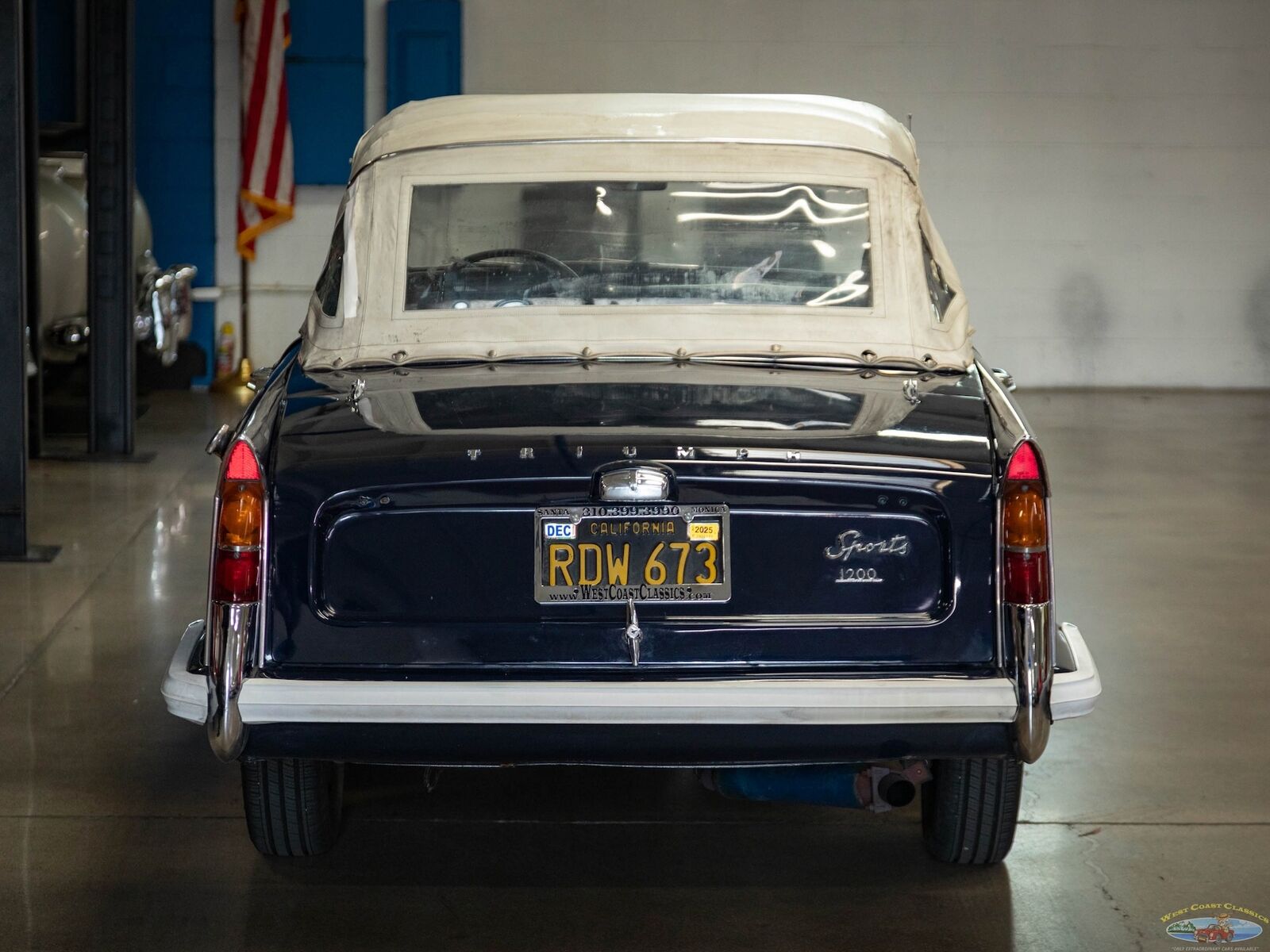 Triumph-Herald-1200-Series-Cabriolet-1966-Blue-Black-155405-16