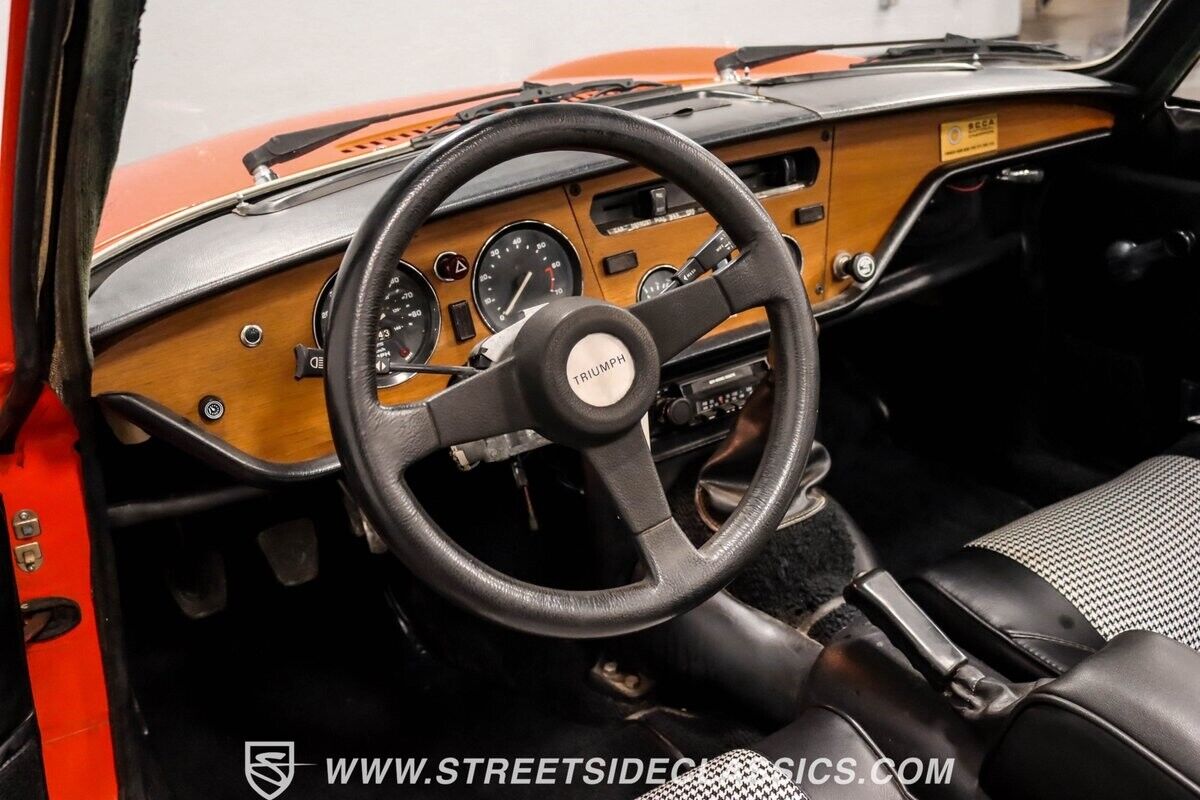 Triumph-Spitfire-Cabriolet-1979-Orange-Black-33864-4