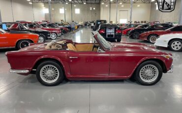 Triumph-TR-250-Cabriolet-1968-Burgundy-Tan-109666-5