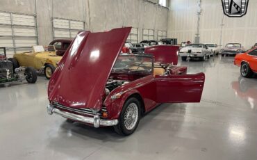 Triumph-TR-250-Cabriolet-1968-Burgundy-Tan-109666-8