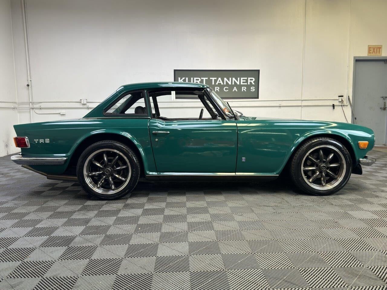 Triumph-TR-6-1973-Green-Black-90585-1