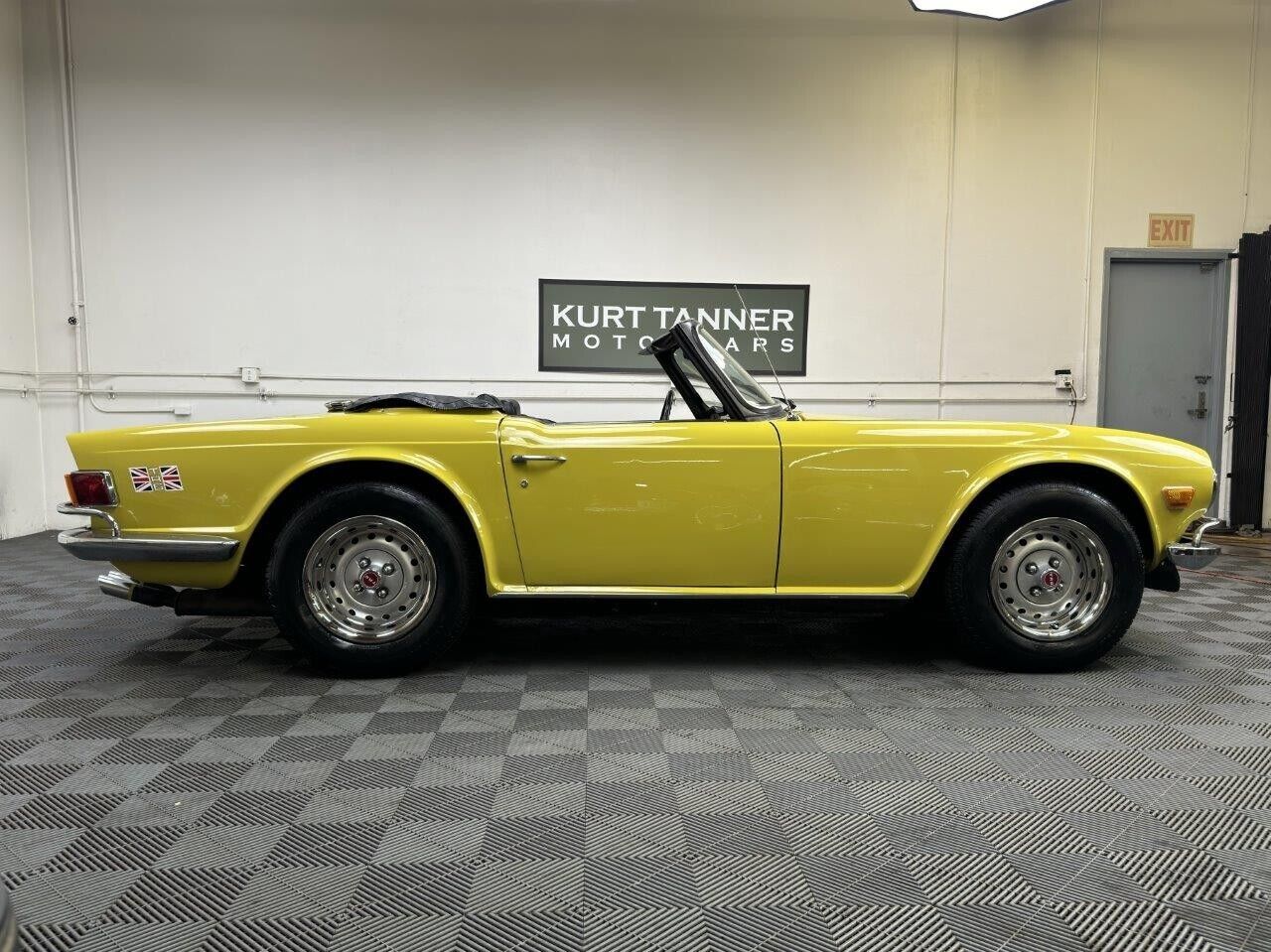 Triumph-TR-6-1973-Yellow-Black-115295-1