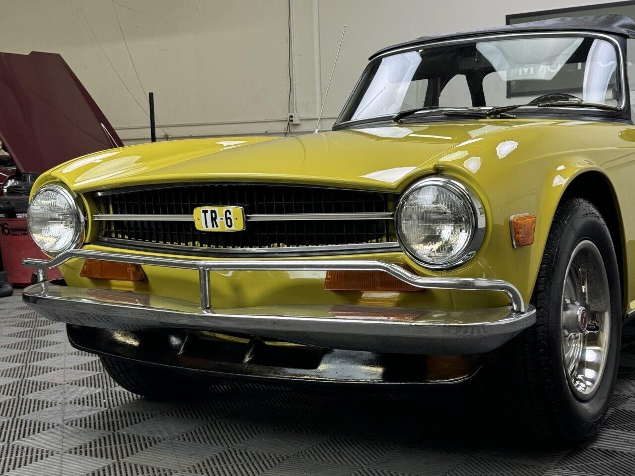 Triumph-TR-6-1973-Yellow-Black-115295-10