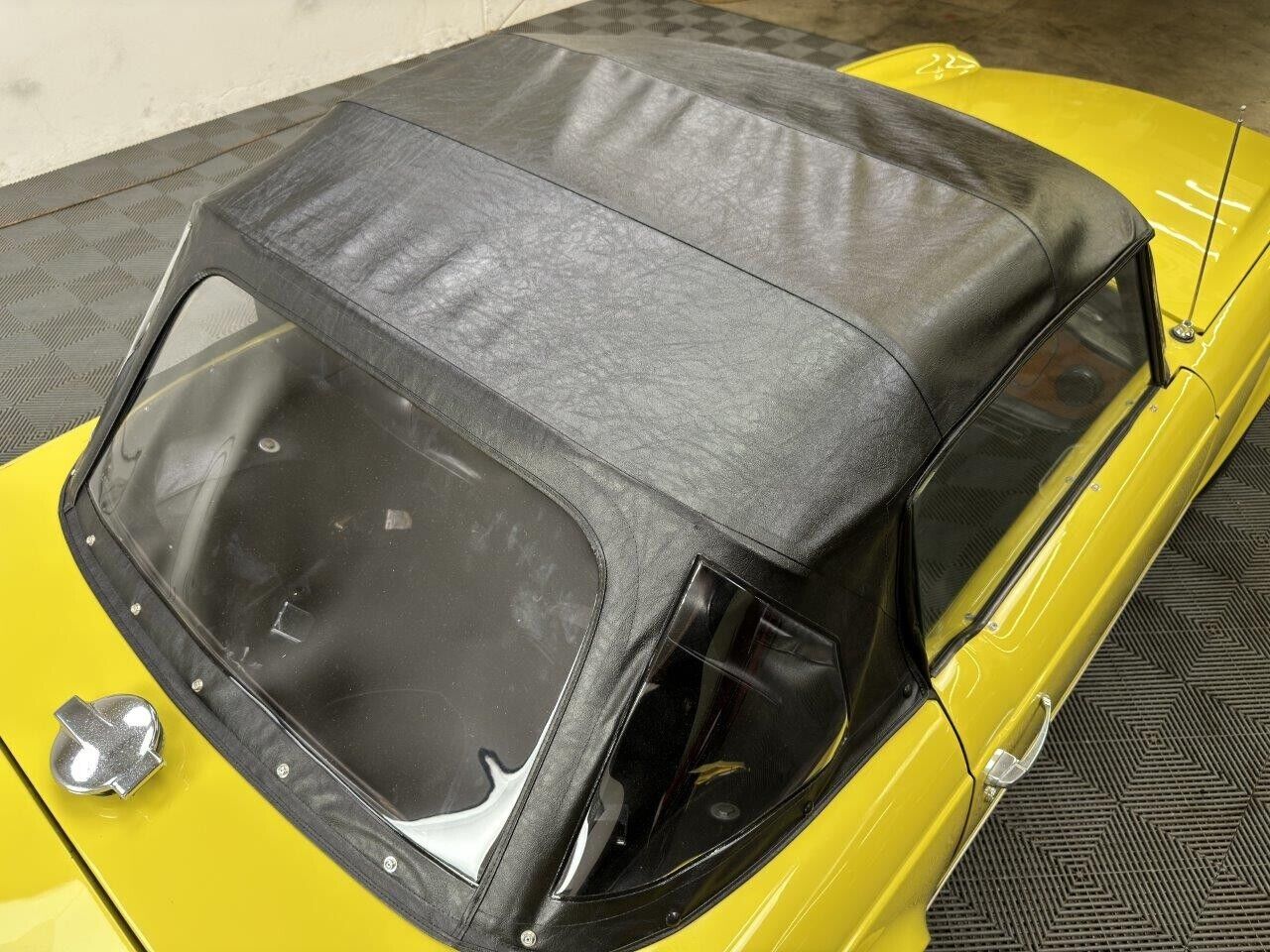 Triumph-TR-6-1973-Yellow-Black-115295-14