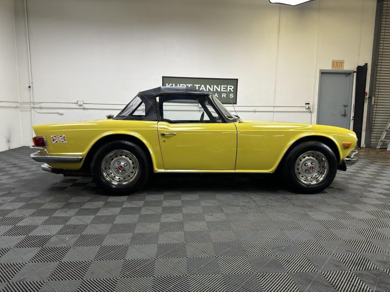 Triumph-TR-6-1973-Yellow-Black-115295-4