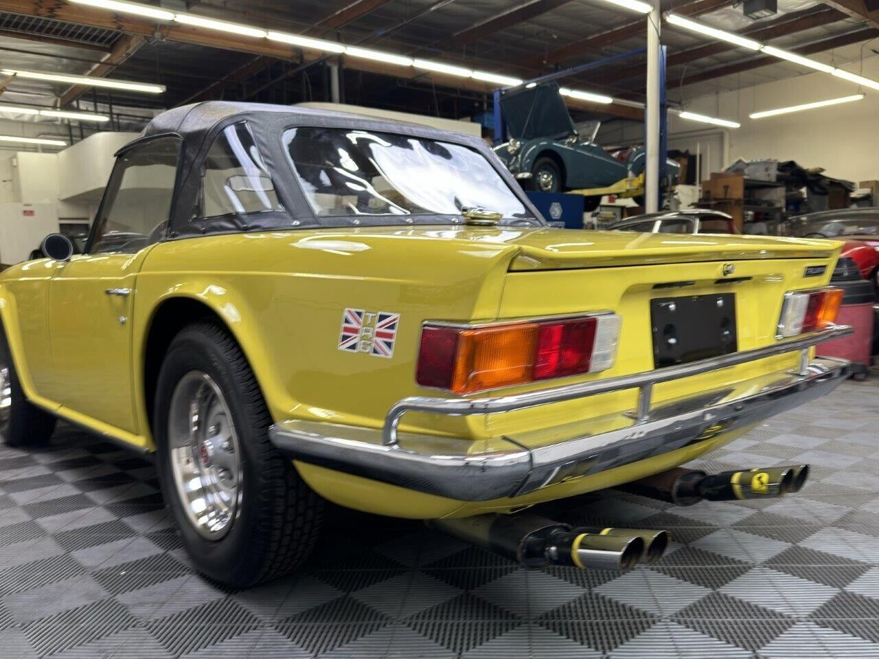 Triumph-TR-6-1973-Yellow-Black-115295-7