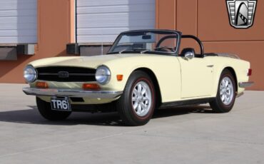 Triumph-TR-6-Cabriolet-1970-Yellow-Black-99073-2