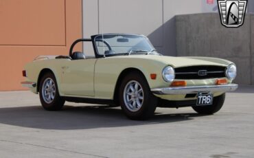 Triumph-TR-6-Cabriolet-1970-Yellow-Black-99073-5