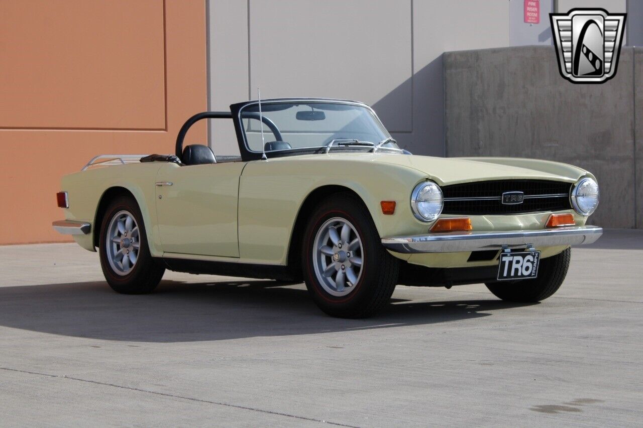 Triumph-TR-6-Cabriolet-1970-Yellow-Black-99073-5