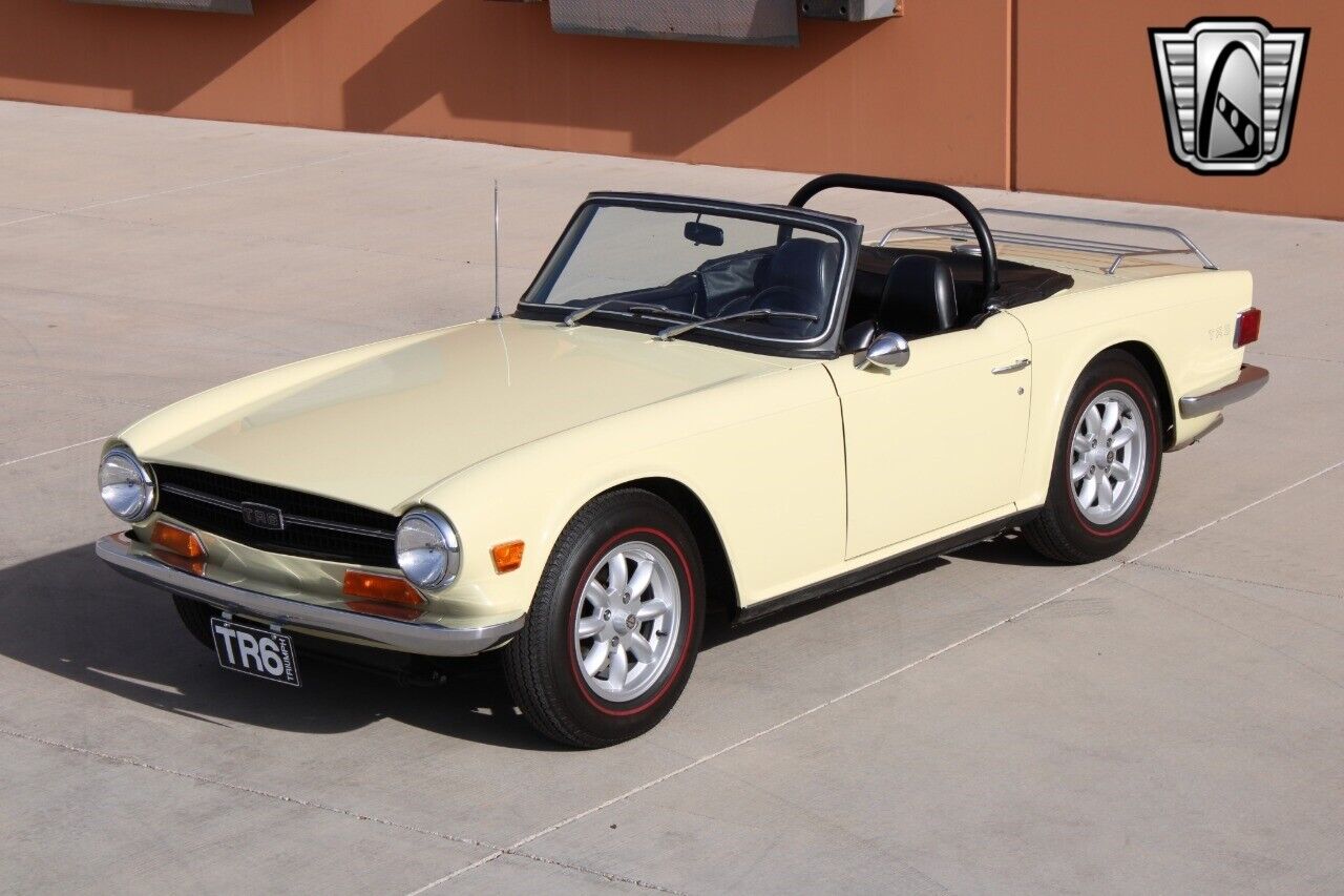 Triumph-TR-6-Cabriolet-1970-Yellow-Black-99073-7