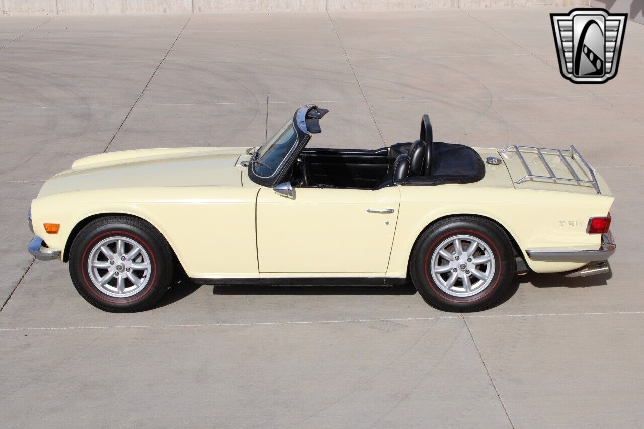 Triumph-TR-6-Cabriolet-1970-Yellow-Black-99073-8